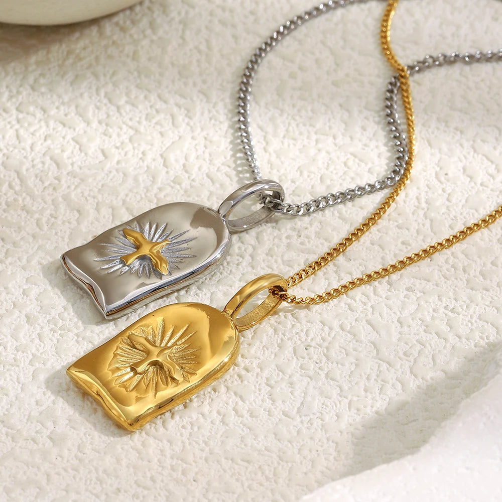 Soleil Vintage Sun Pendant — Necklaces