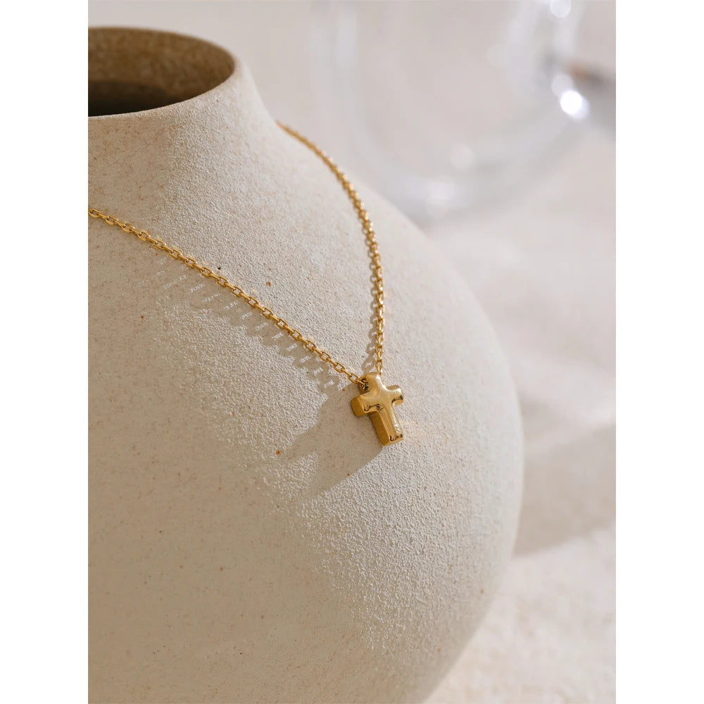 Cruz Stainless Cross Necklace — Necklaces